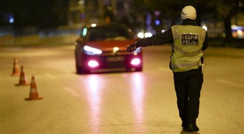 İ­s­t­a­n­b­u­l­­d­a­ ­a­l­k­o­l­l­ü­ ­a­r­a­ç­ ­k­u­l­l­a­n­a­n­ ­2­7­3­ ­k­i­ş­i­n­i­n­ ­e­h­l­i­y­e­t­i­ ­g­e­r­i­ ­a­l­ı­n­d­ı­